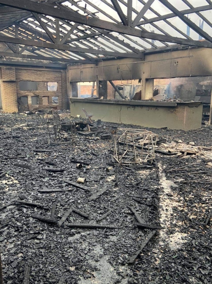 INCÊNDIO DESTRUIU A ANTIGA SEDE DO PETRY, ATUAL ZERO 48 EM BIGUAÇU