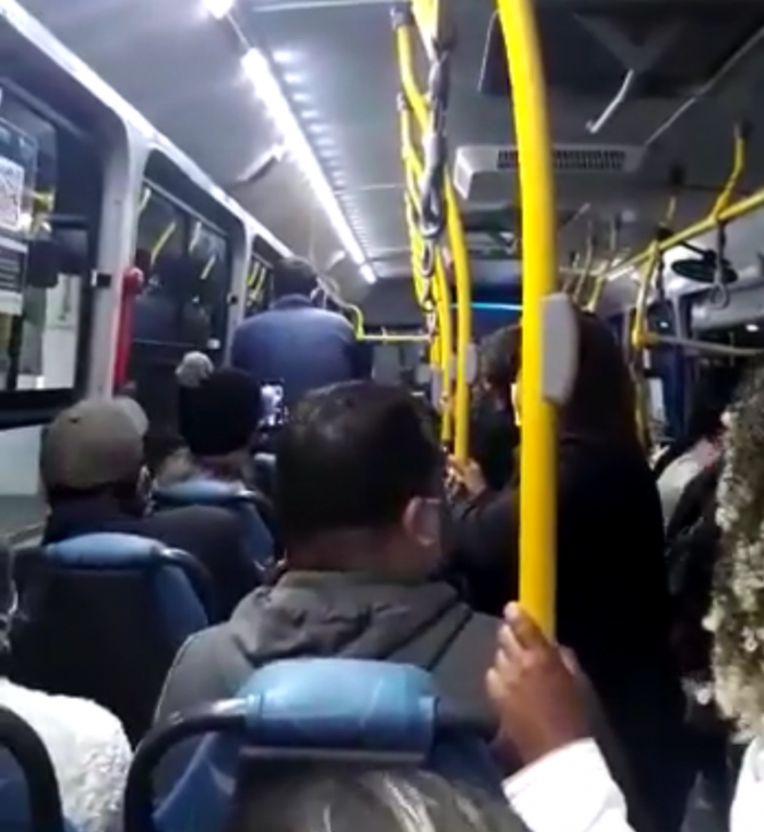 Ônibus registra superlotação na retomada do transporte em Florianópolis