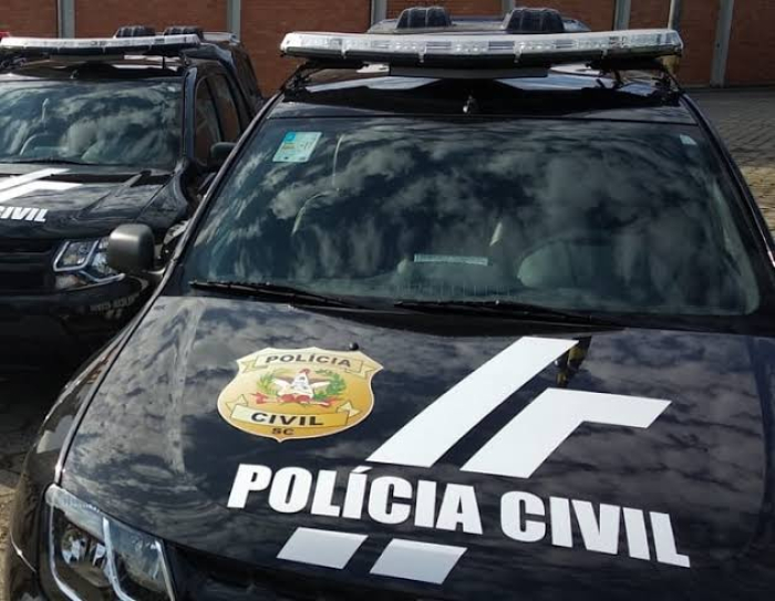 Trio suspeito de executar idosas em disputa por terra se entrega à polícia em SC