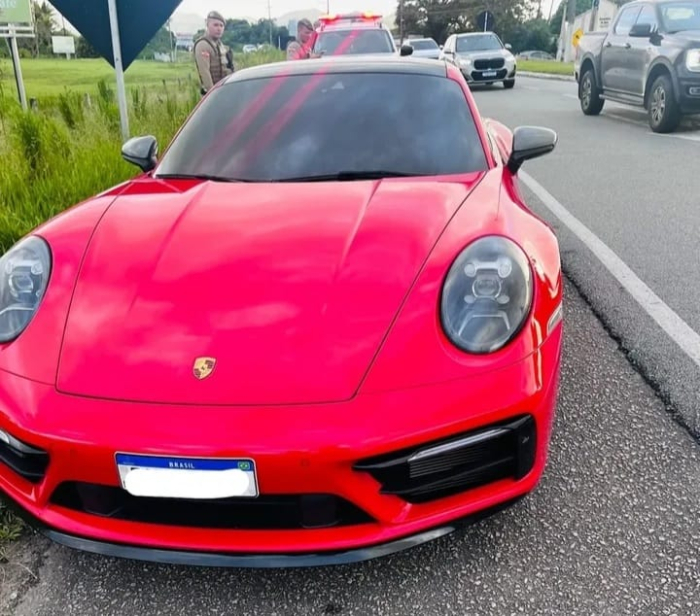 Porsche avaliado em R$ 1,5 milhão é recuperado em ação conjunta na Capital