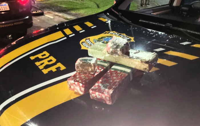 Casal é preso por tráfico após perseguição e descarte de droga na BR-101, na Grande Florianópolis