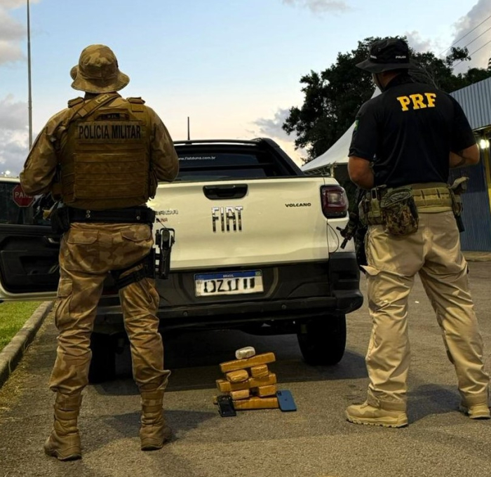 Ação conjunta PRF e PM apreende adolescente com carregamento de maconha na BR-101 em Paulo Lopes