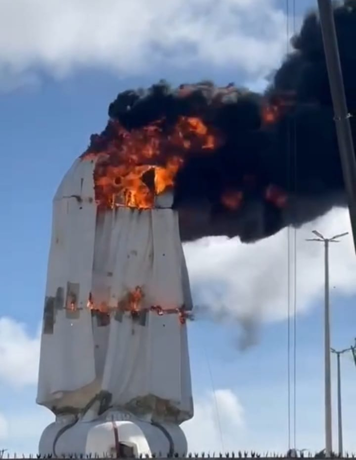 Fogo consome monumento de Nossa Senhora de Fátima próximo da conclusão