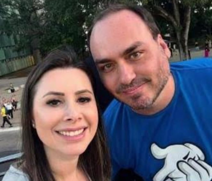 Flávio Bolsonaro confirma Carlos Bolsonaro e Caroline de Toni ao Senado por SC