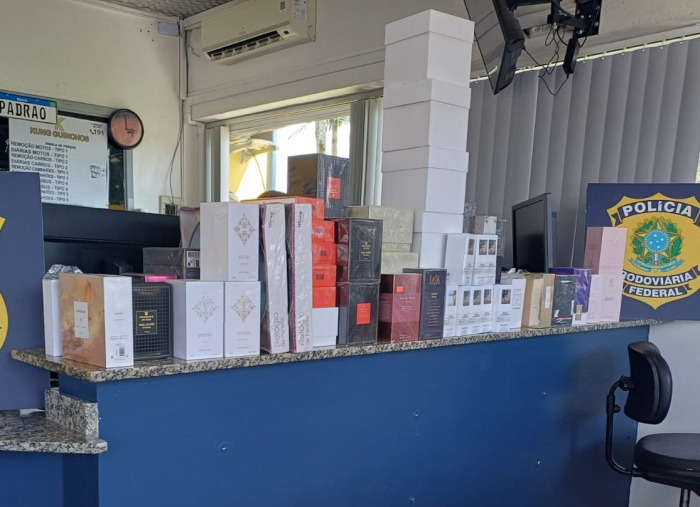 Carga de perfumes importados é apreendida em ação na BR-101 em Joinville