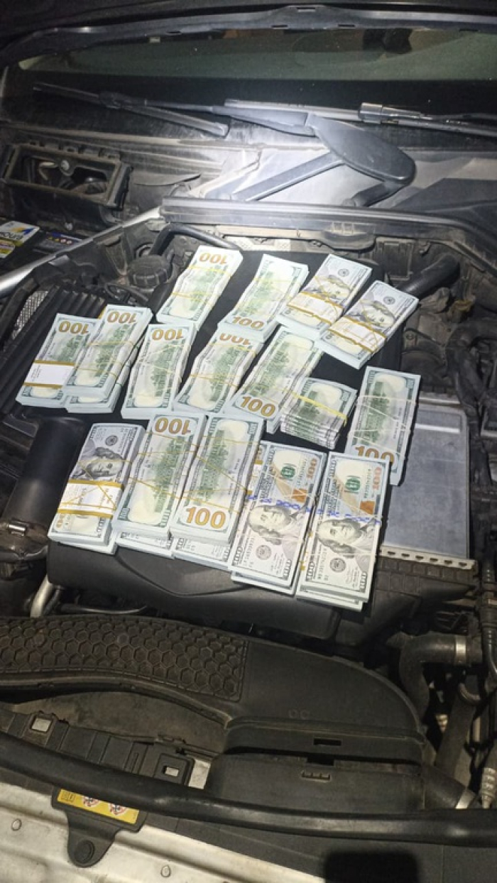 Mais de US$ 200 mil são encontrados em compartimento secreto de veículo na BR-376