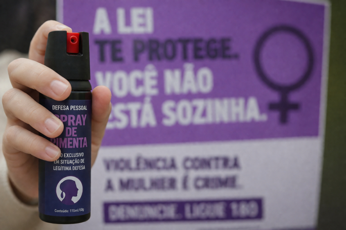 Nova lei em SC garante spray de pimenta gratuito com uso restrito à legítima defesa