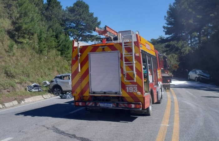 Colisão frontal na BR-282 deixa uma idosa morta em Alfredo Wagner