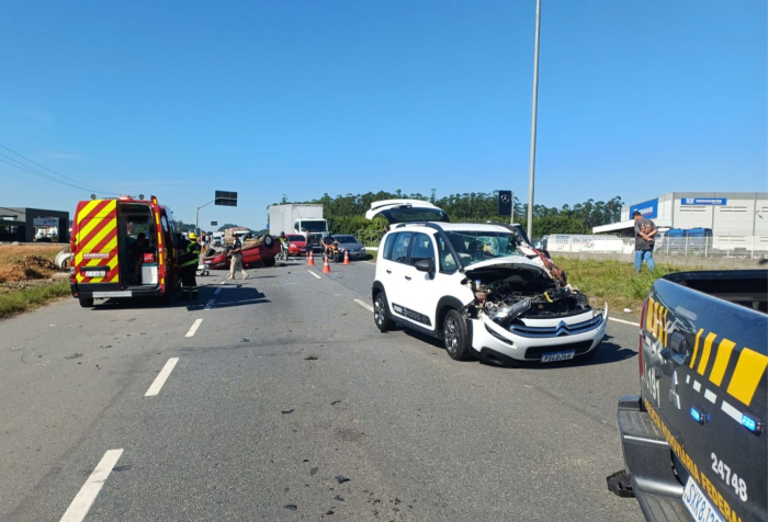 Feriado de Tiradentes tem 5 mortes e mais de 2,5 mil infrações nas rodovias federais de SC