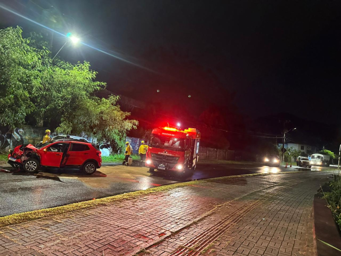 Grave acidente mobiliza Bombeiros, SAMU e Polícia Militar durante a madrugada