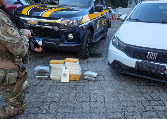 PRF apreende mais de 26 quilos de drogas na BR-101 em Joinville