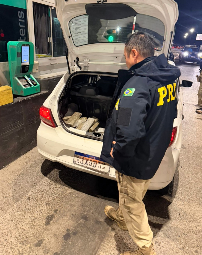 Jovens são presos com 50 kg de maconha na BR-101 em Porto Belo