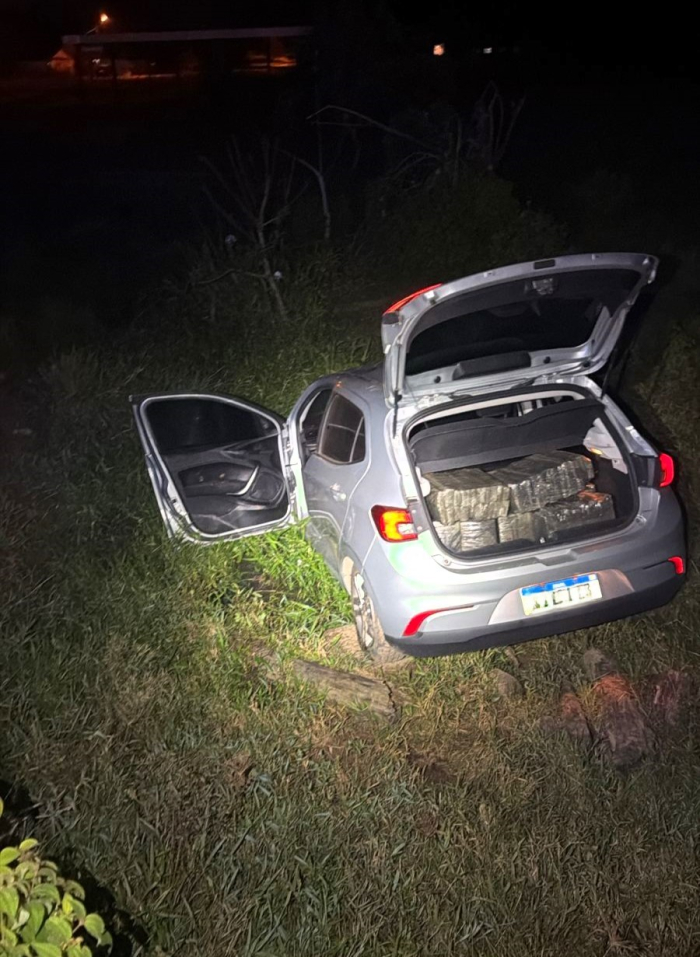 PRF apreende 119 quilos de maconha após perseguição e acidente na BR-101 em Joinville