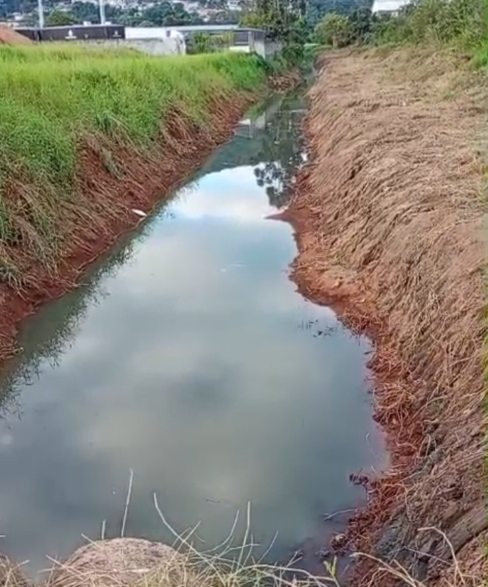 Prefeitura de Biguaçu realiza manutenção e limpeza de valas no bairro Vendaval