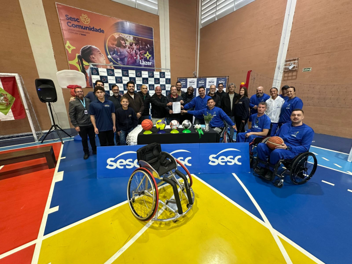 Biguaçu amplia investimento no paradesporto com entrega de cadeiras de rodas e novos materiais esportivos