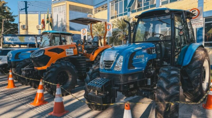 Aquisição de três novos tratores favorece produção rural e pesqueira em Biguaçu