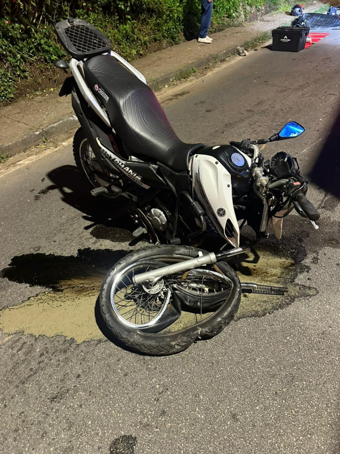 Colisão entre carro e motocicleta deixa um morto e um jovem gravemente ferido na Armação do Pântano do Sul