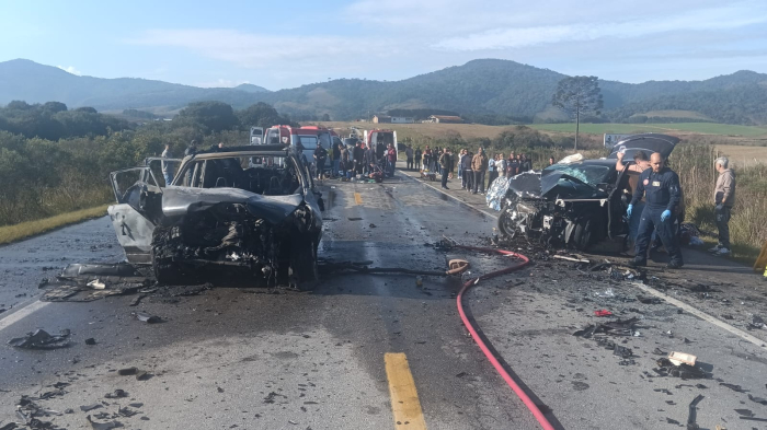 Grave acidente com incêndio interdita totalmente a BR-282 entre Bom Retiro e Alfredo Wagner