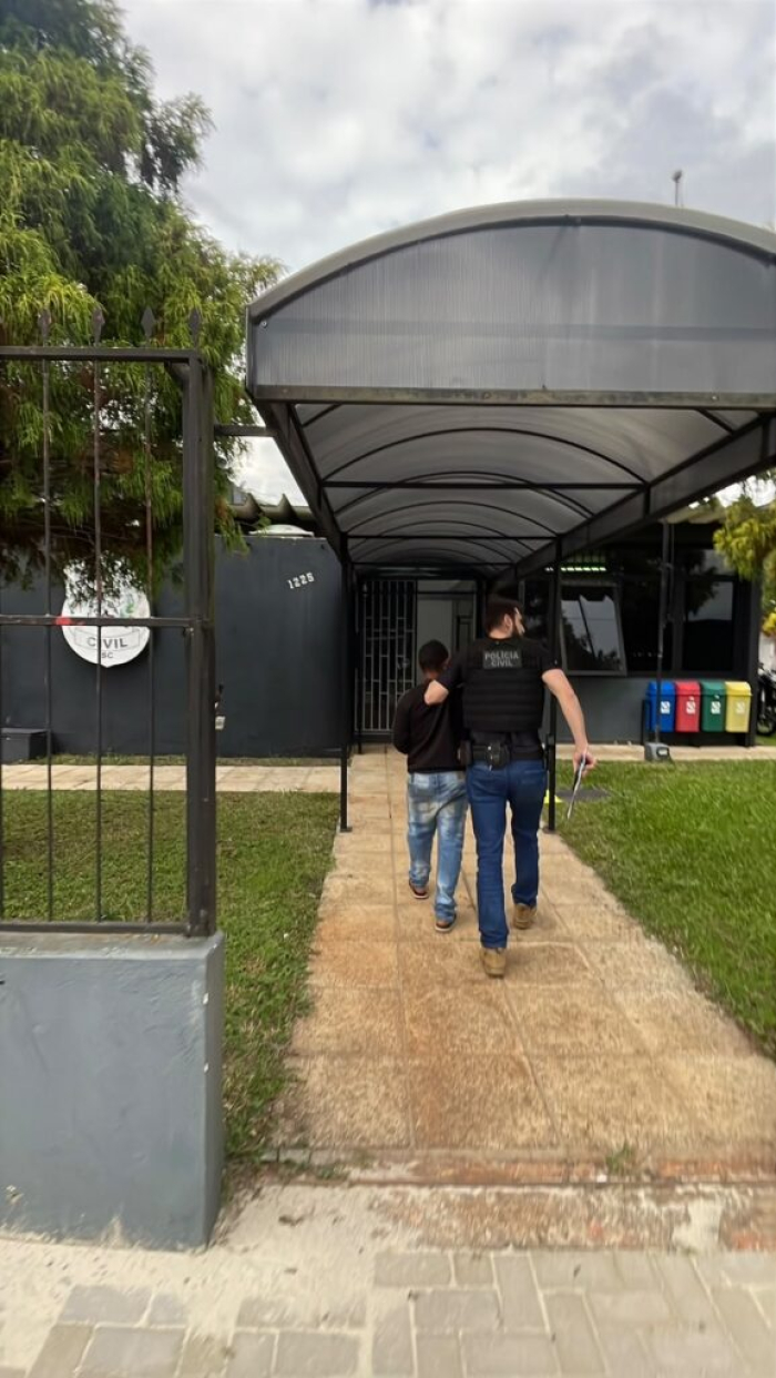 Homem é preso por descumprir medidas protetivas e cometer série de crimes contra ex-companheira no Oeste de SC