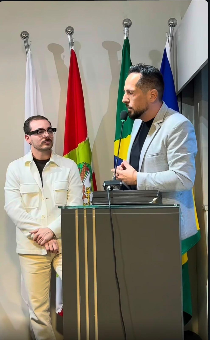 Vereadores de Biguaçu homenageiam Luiz Gustavo da Silva com Moção de Aplausos