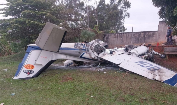 Avião de pequeno porte cai após decolagem em Marília e deixa dois mortos
