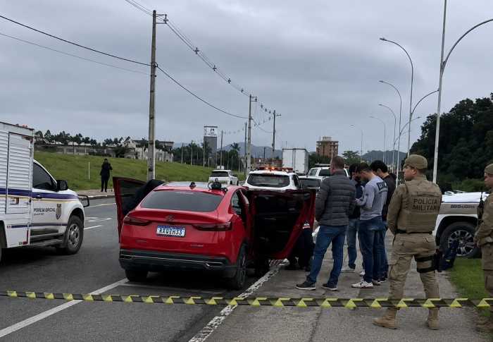 Homem é encontrado morto dentro de carro em Jaraguá do Sul