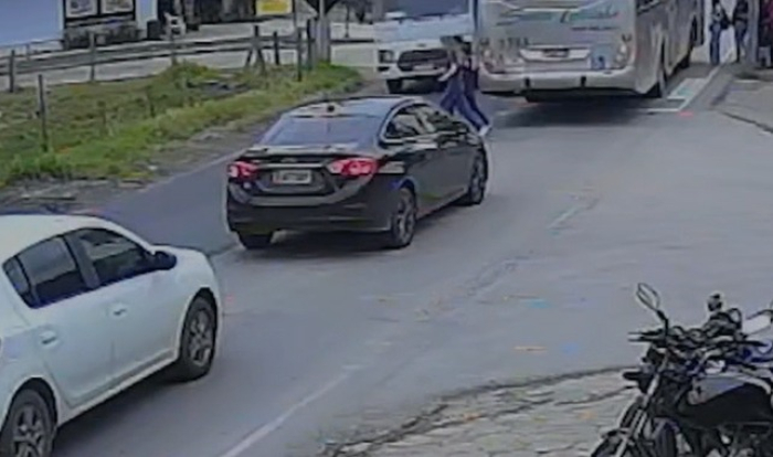 Duas adolescentes de 12 anos são atropeladas por caminhão na SC-281 em São José