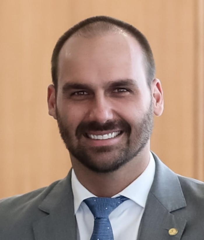 STF condena Eduardo Bolsonaro a 4 anos e 2 meses de prisão e determina perda de direitos políticos