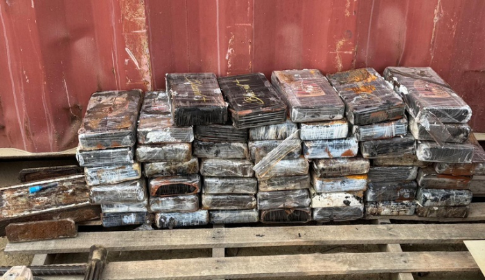 Polícia Federal apreende 150 kg de cocaína escondidos em carga de sucata com destino à Europa