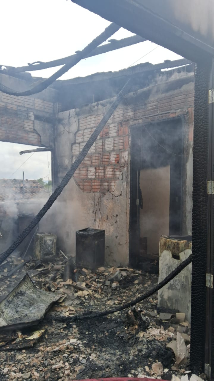 Incêndio destrói parte de residência no Centro de Florianópolis