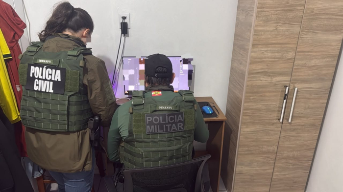 Operação Arcádia Digital cumpre mandados em Criciúma e Maceió para investigar perfil que propagava violência na internet