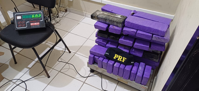 HOMEM É PRESO NA BR-101 EM JOINVILLE TRANSPORTANDO 60 QUILOS DE MACONHA