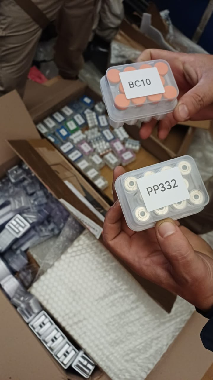 PRF apreende carga avaliada em R$ 20 milhões com celulares, insumos médicos e equipamentos hospitalares em SC