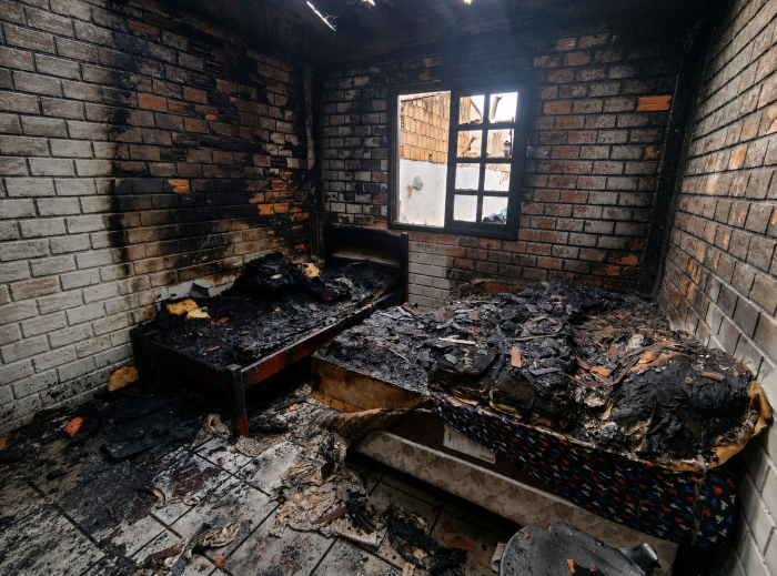 Incêndio atinge residência em Palhoça e mobiliza bombeiros; não houve feridos