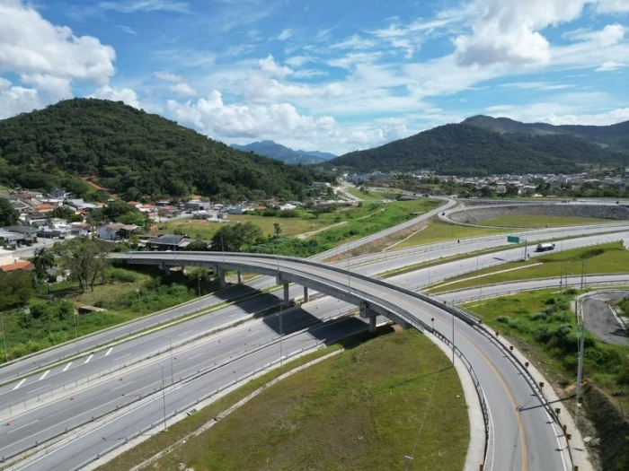 Contorno de Florianópolis terá bloqueio neste domingo para atividade da PRF em Biguaçu