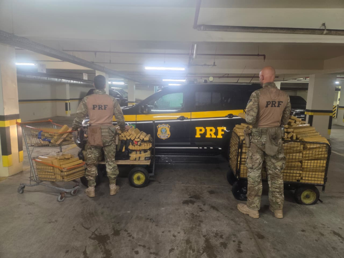 Quase meia tonelada de maconha é apreendida em carro transportado por guincho na BR-101